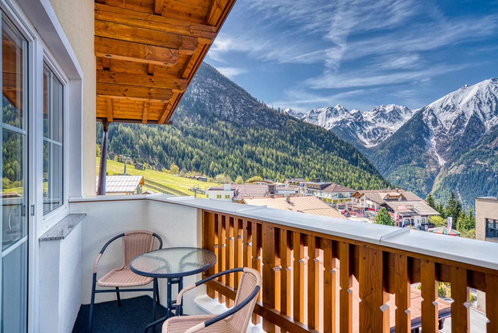 Hotel Alpen-Royal 제르젠스 외부 사진