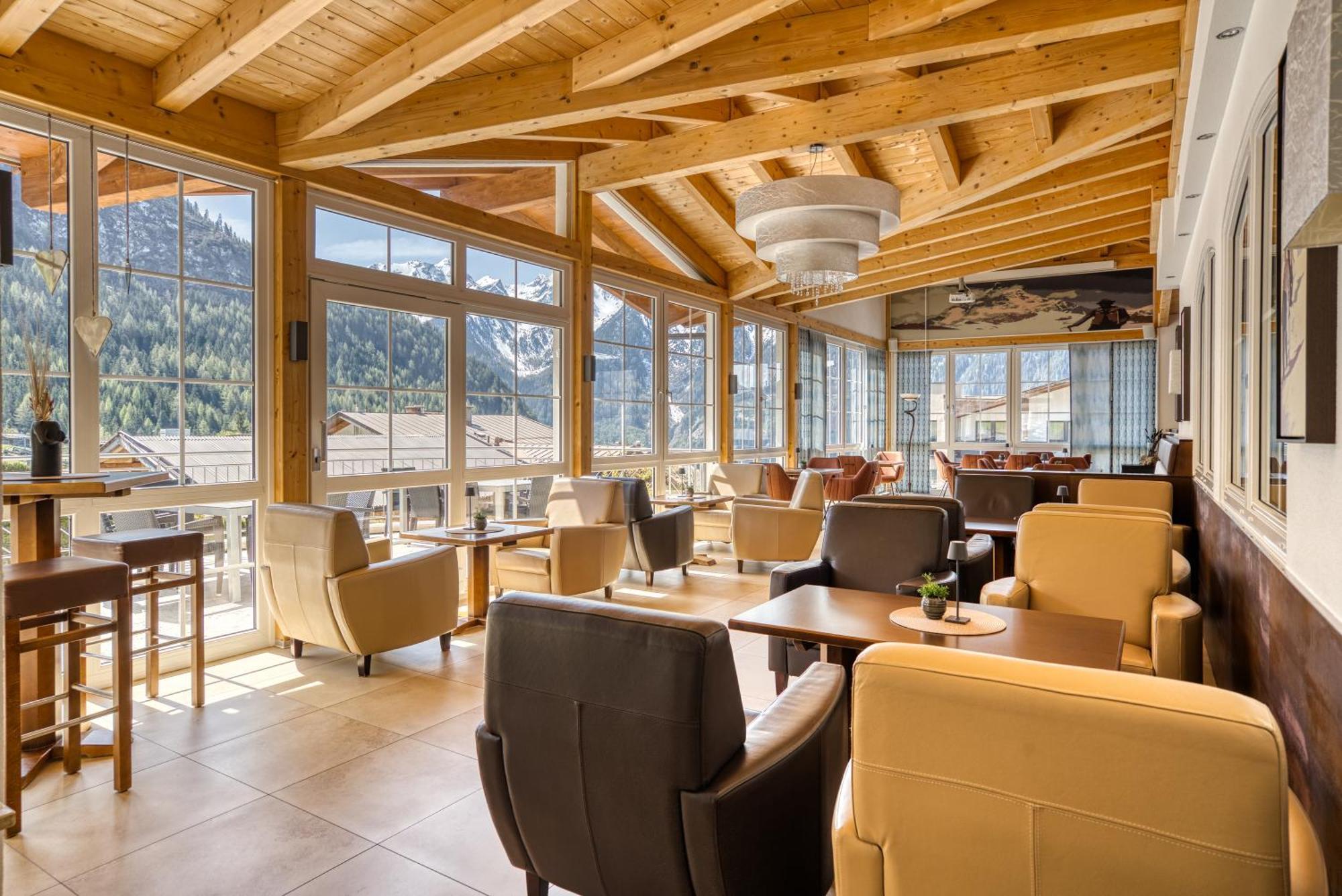 Hotel Alpen-Royal 제르젠스 외부 사진