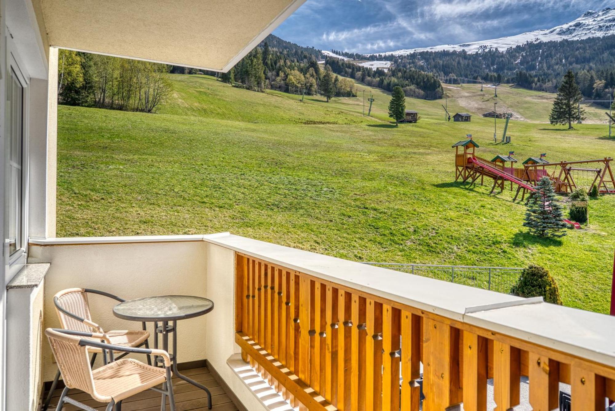 Hotel Alpen-Royal 제르젠스 외부 사진