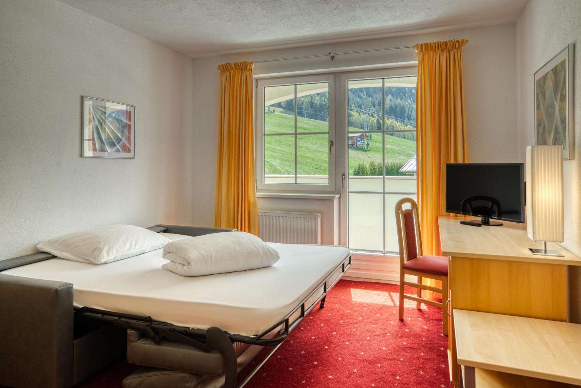 Hotel Alpen-Royal 제르젠스 외부 사진