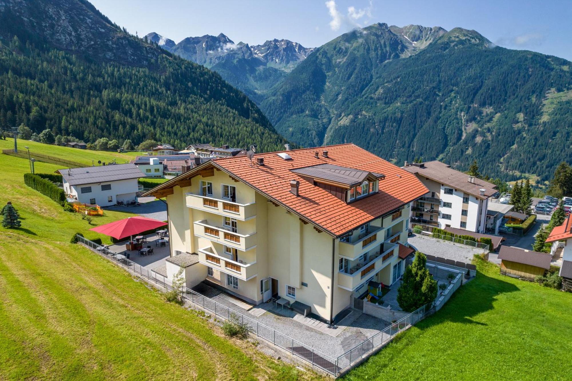 Hotel Alpen-Royal 제르젠스 외부 사진
