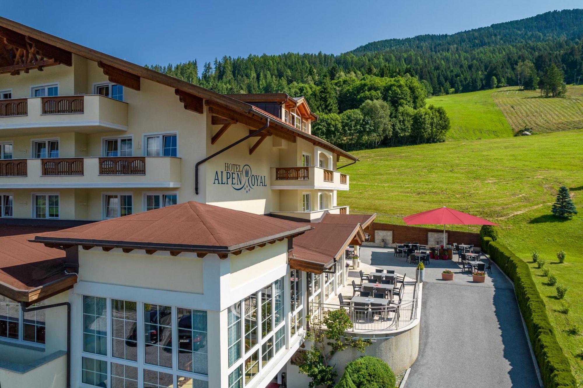 Hotel Alpen-Royal 제르젠스 외부 사진