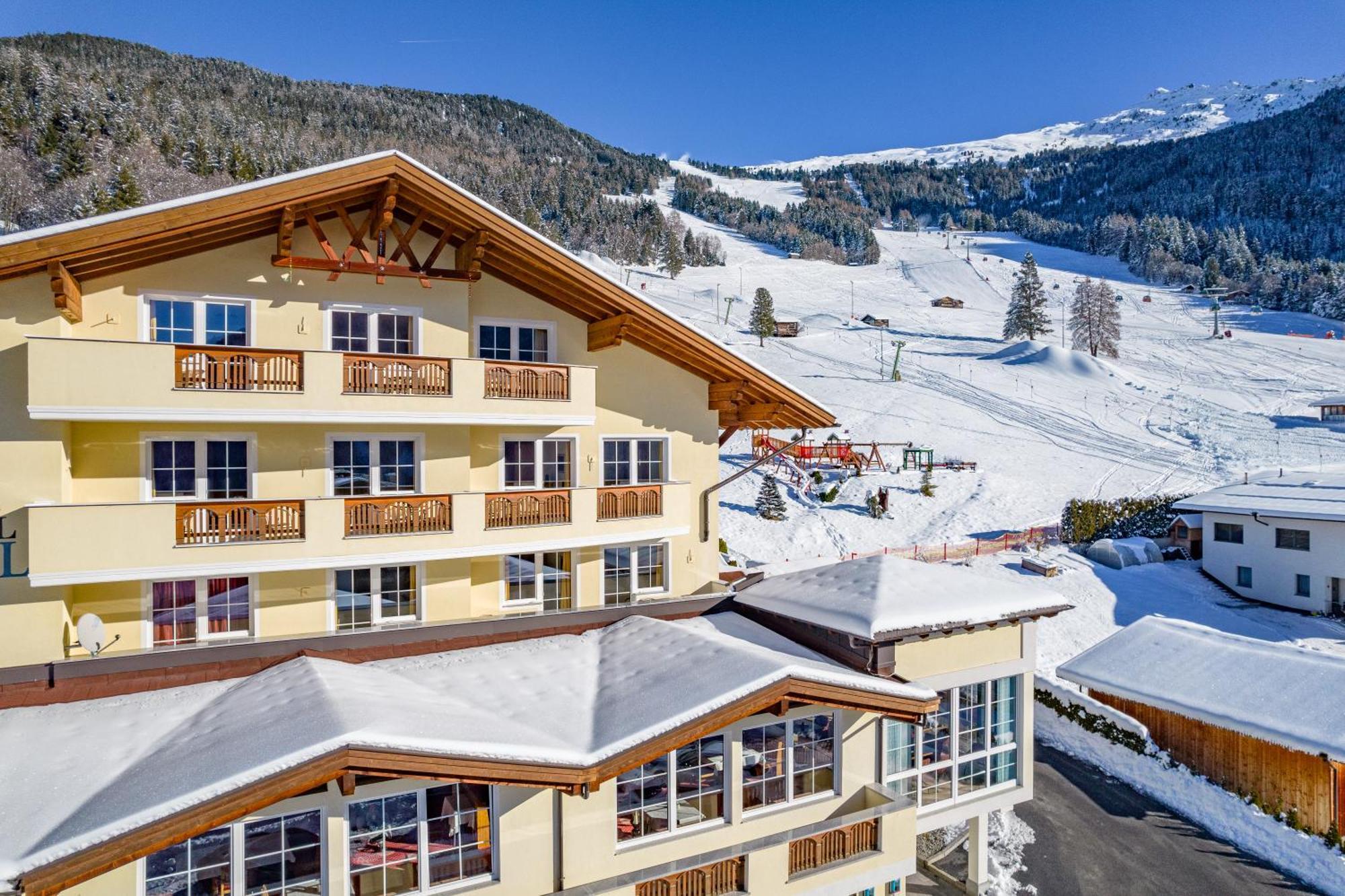 Hotel Alpen-Royal 제르젠스 외부 사진