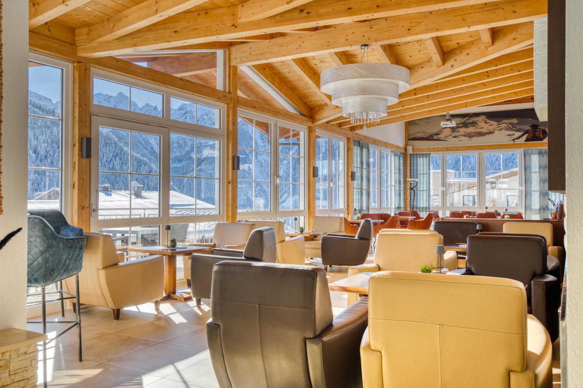 Hotel Alpen-Royal 제르젠스 외부 사진