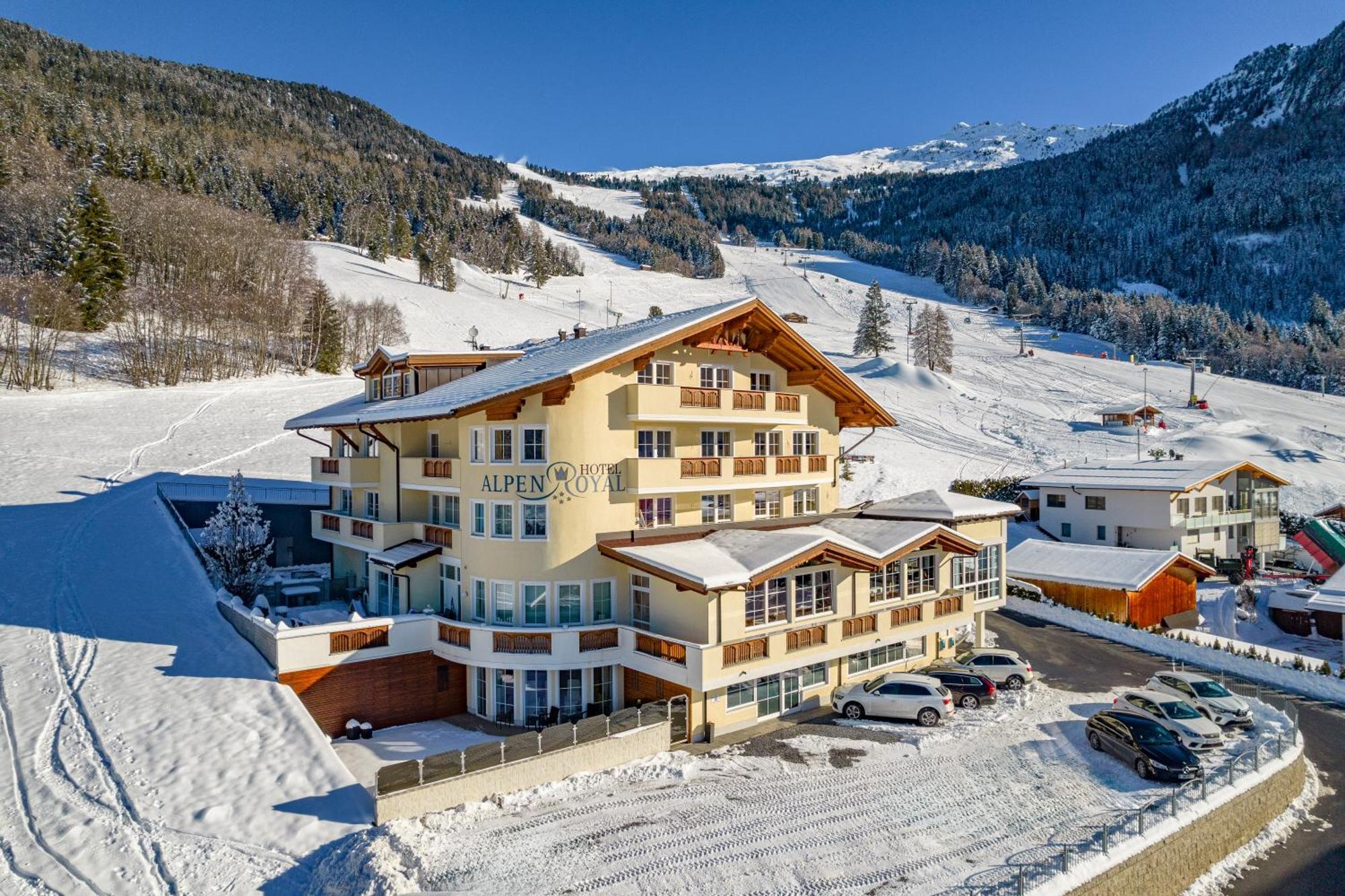 Hotel Alpen-Royal 제르젠스 외부 사진