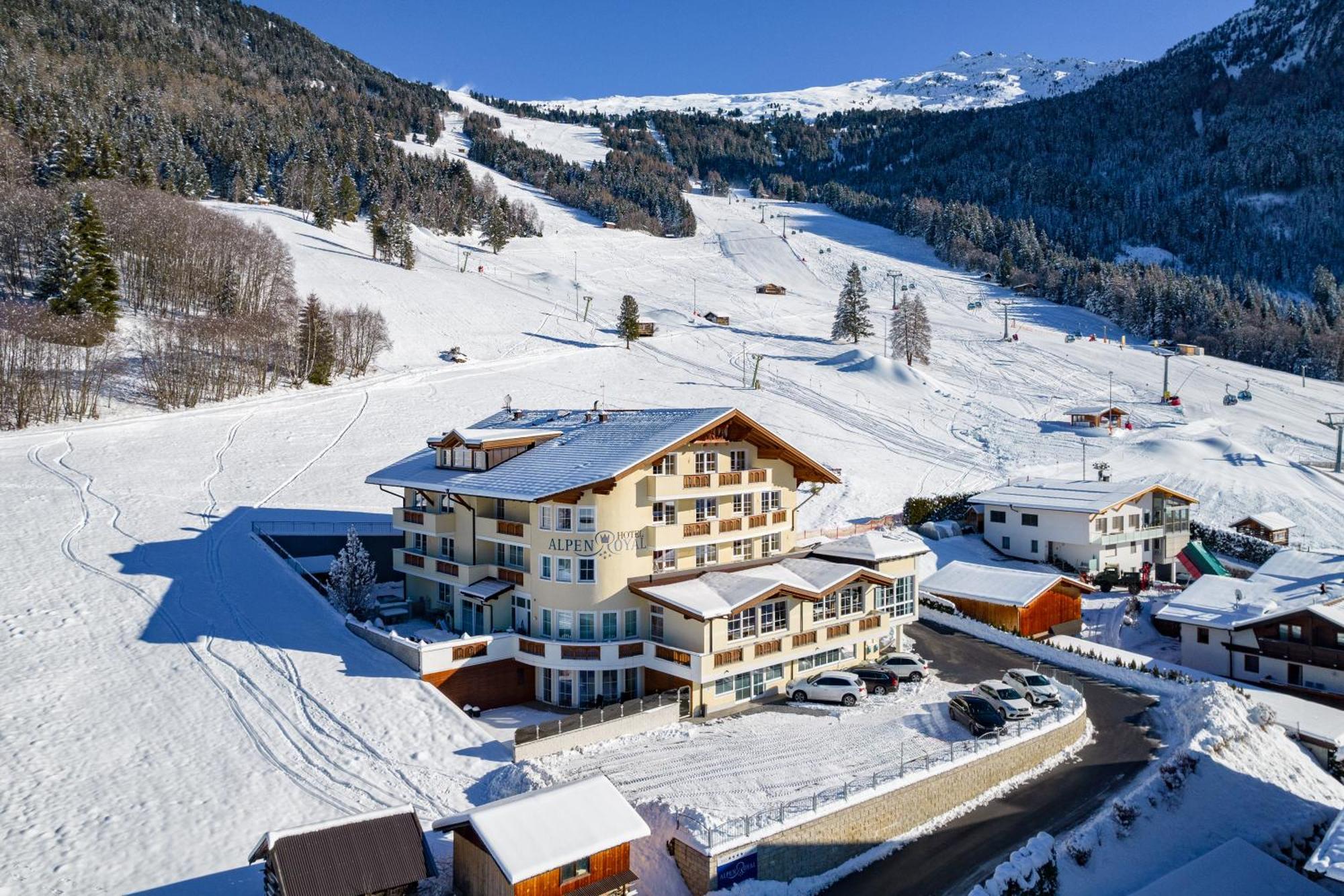 Hotel Alpen-Royal 제르젠스 외부 사진