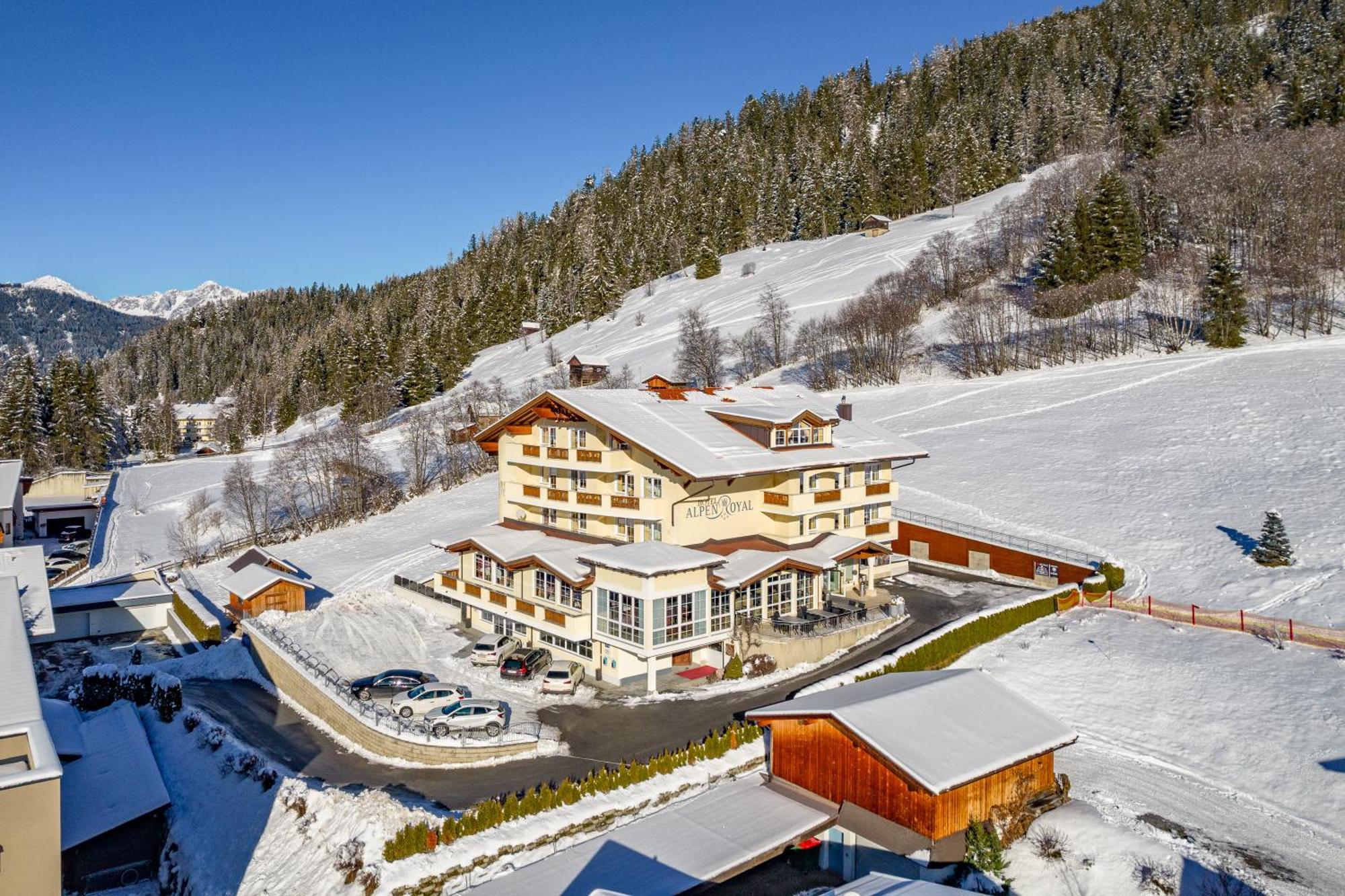 Hotel Alpen-Royal 제르젠스 외부 사진